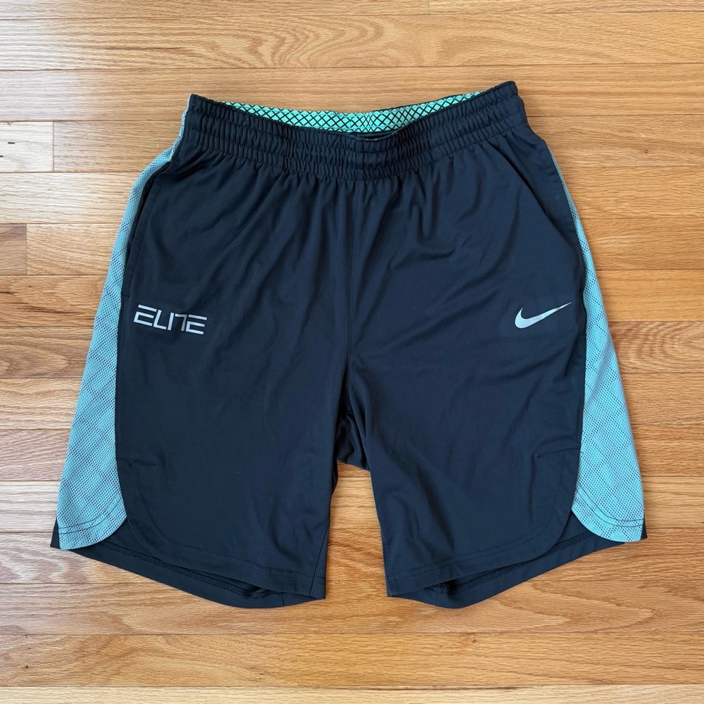 Nike Men’s Gray Elite Shorts in Large
